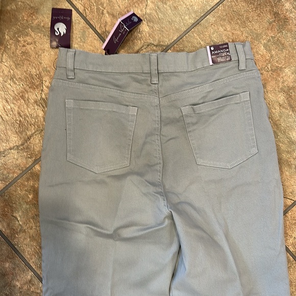 Gloria Vanderbilt Amanda Heritage fit tapered leg classic rise jeans - Picture 4 of 4